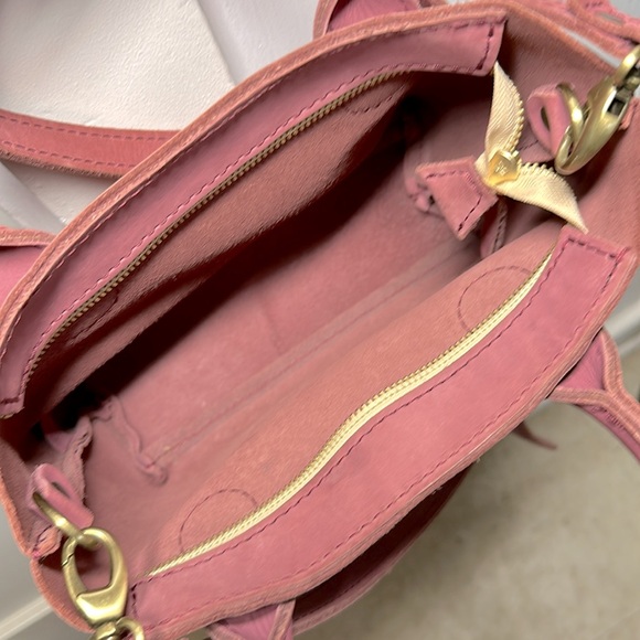 Portland Leather Goods Foxglove Small Raindrop Crossbody with zipper - Picture 4 of 8